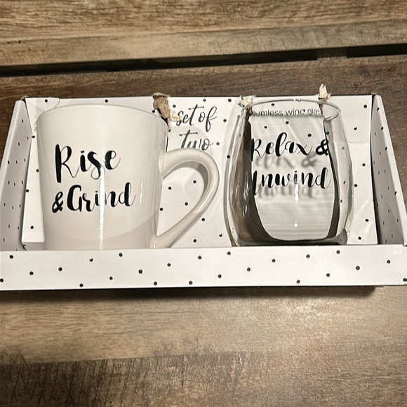 Set of dishware - Picture 3 of 4